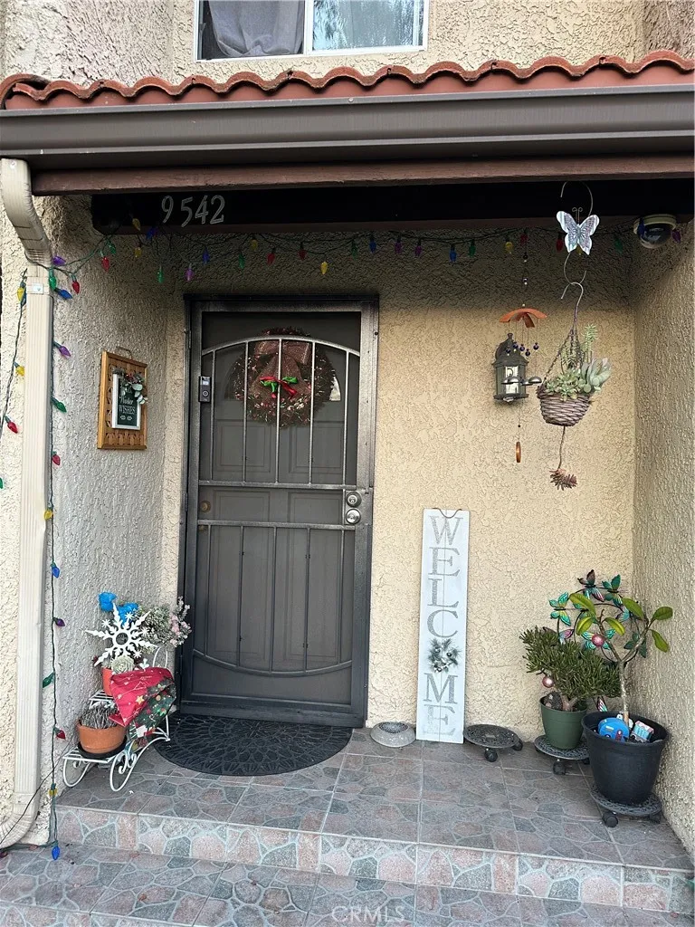 9542 Via Venezia Burbank, CA 91504