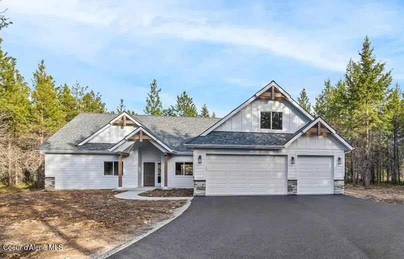 17372 W Kathleen Avenue Hauser, ID 83854