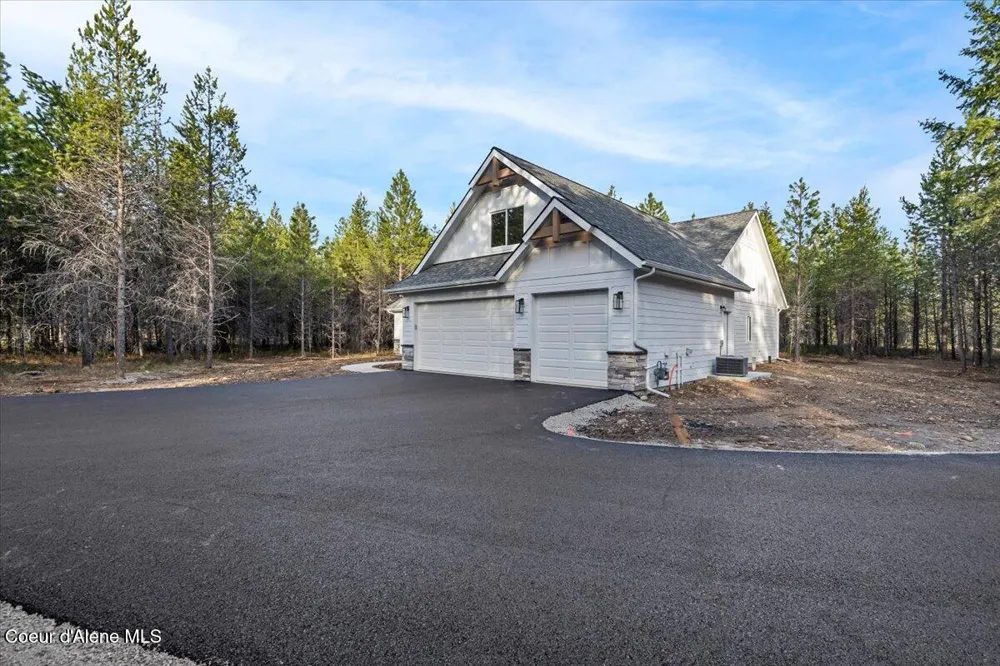 17372 W Kathleen Avenue Hauser, ID 83854