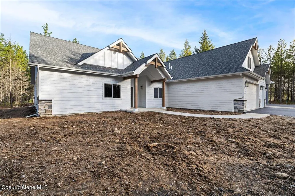 17372 W Kathleen Avenue Hauser, ID 83854
