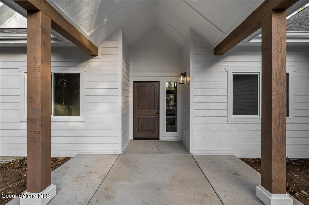 17372 W Kathleen Avenue Hauser, ID 83854