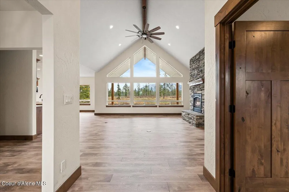 17372 W Kathleen Avenue Hauser, ID 83854