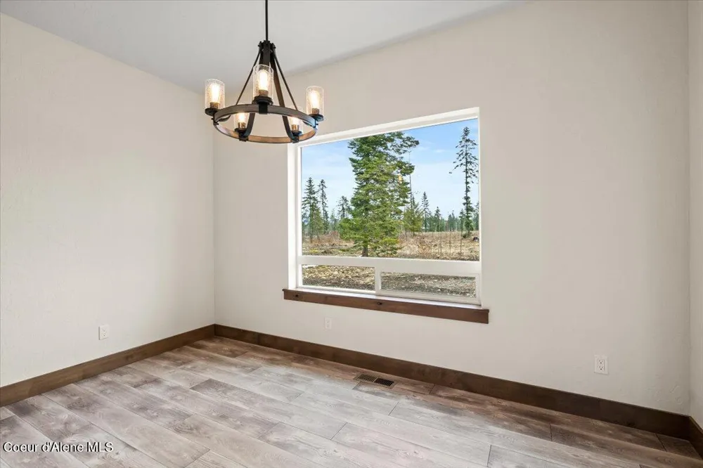 17372 W Kathleen Avenue Hauser, ID 83854