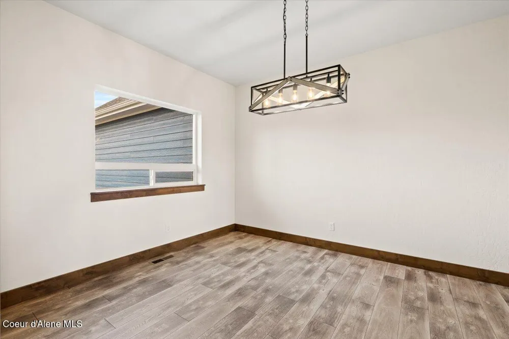 17372 W Kathleen Avenue Hauser, ID 83854