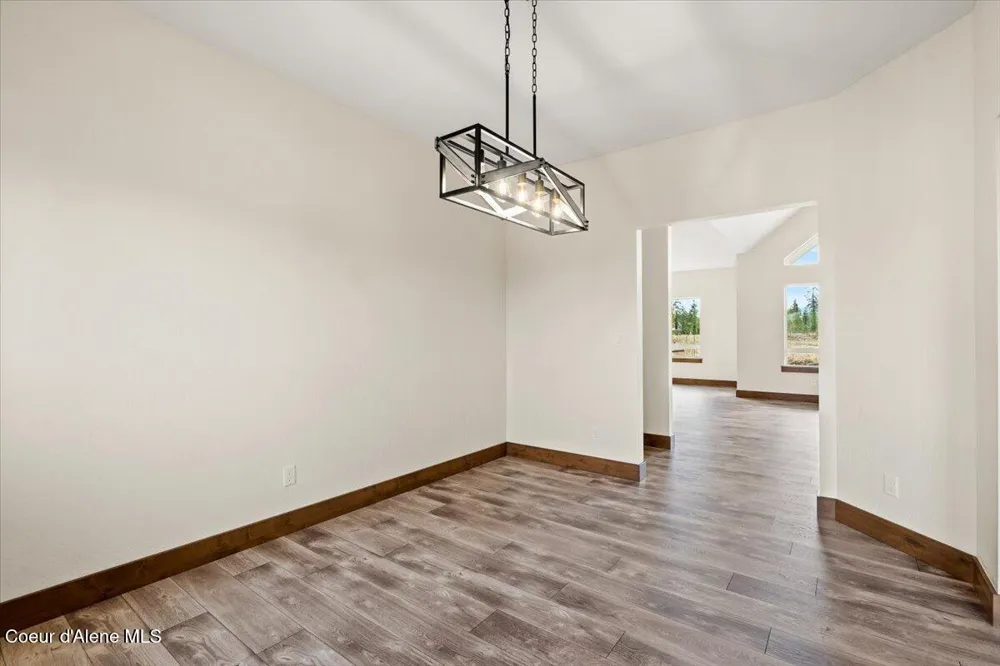 17372 W Kathleen Avenue Hauser, ID 83854