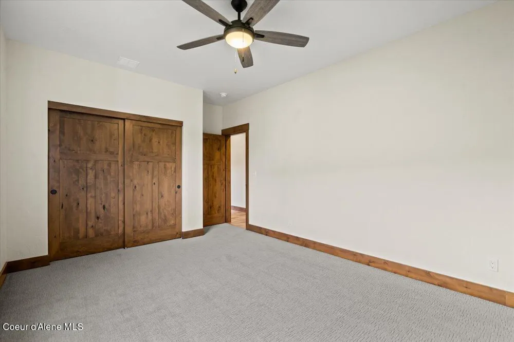 17372 W Kathleen Avenue Hauser, ID 83854
