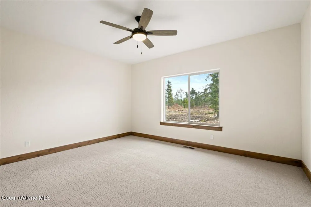 17372 W Kathleen Avenue Hauser, ID 83854