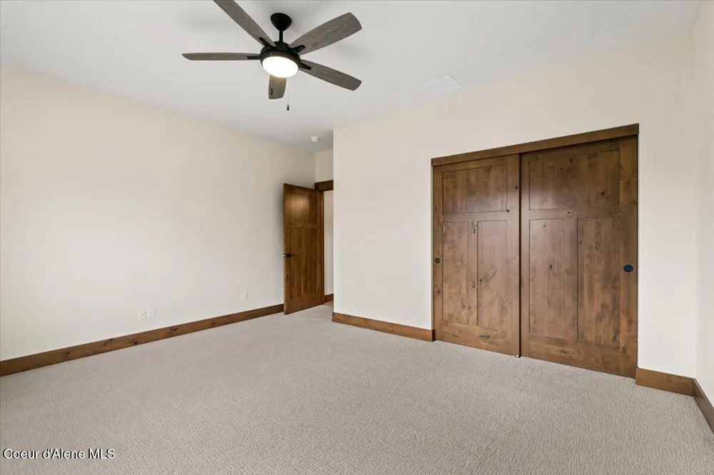 17372 W Kathleen Avenue Hauser, ID 83854