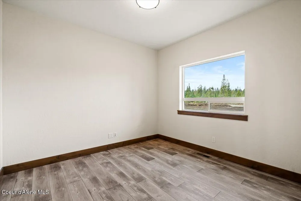 17372 W Kathleen Avenue Hauser, ID 83854