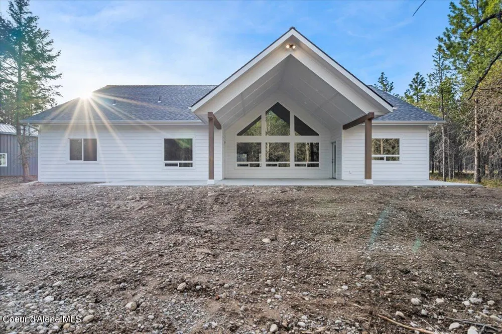 17372 W Kathleen Avenue Hauser, ID 83854