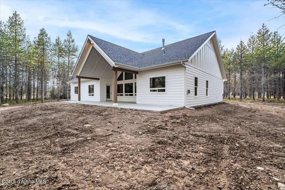 17372 W Kathleen Avenue Hauser, ID 83854