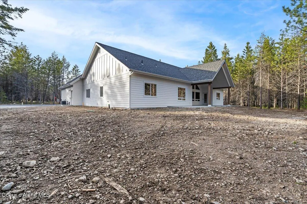 17372 W Kathleen Avenue Hauser, ID 83854