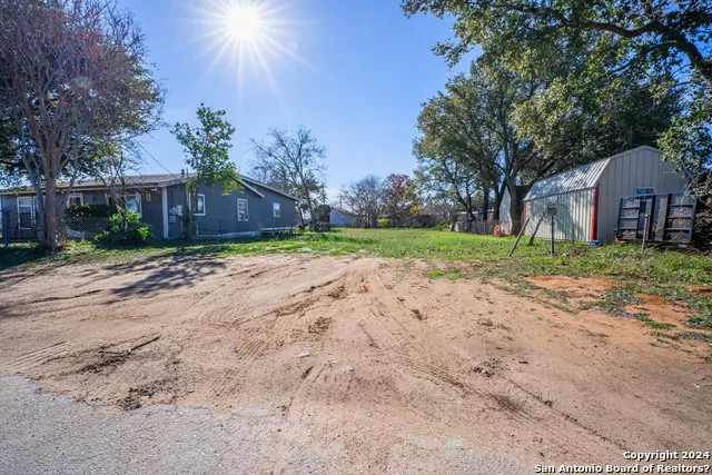 7988 E 5TH ST Somerset, TX 78069