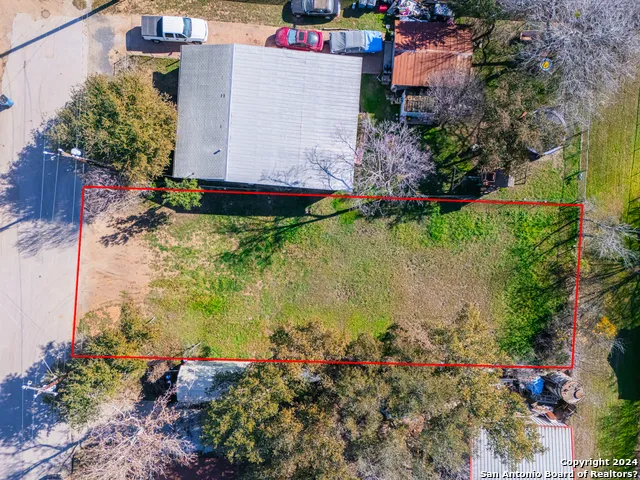 7988 E 5TH ST Somerset, TX 78069