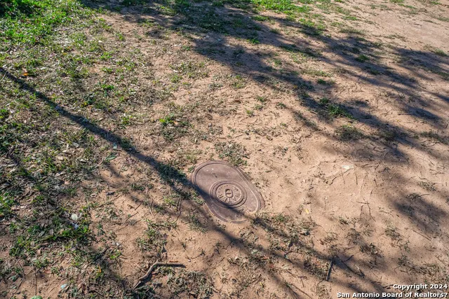 7988 E 5TH ST Somerset, TX 78069
