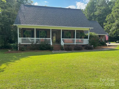 912 Redwood Lane