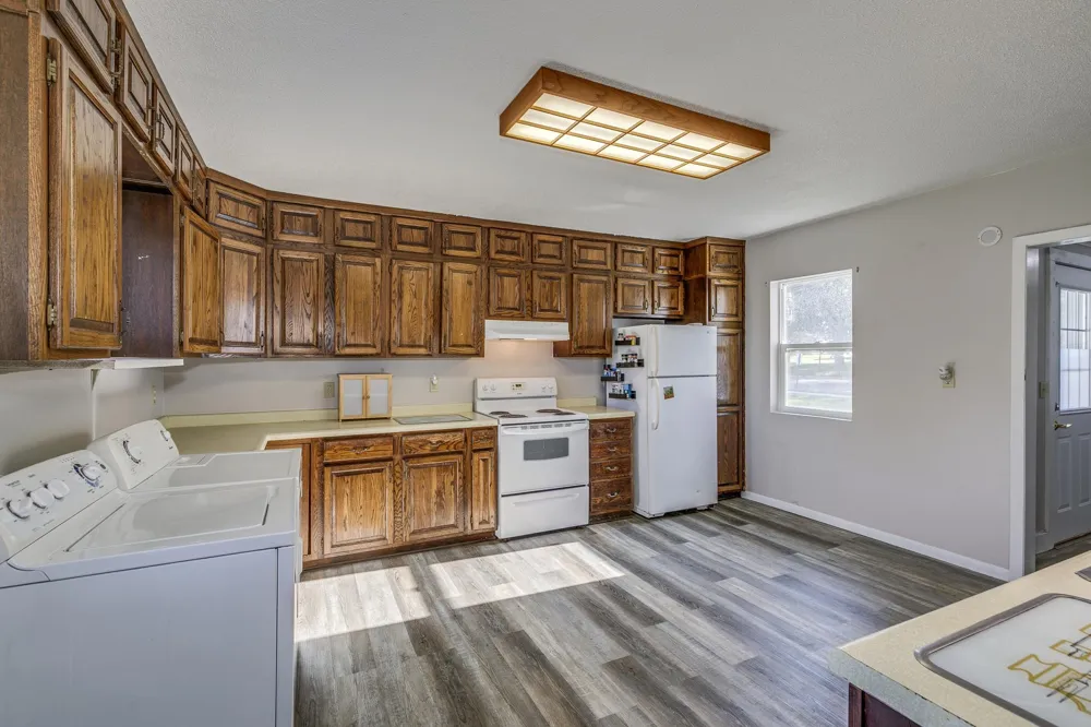 105 10th Street NW Plainview, MN 55964
