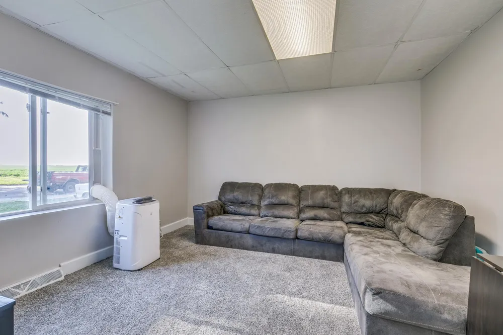 105 10th Street NW Plainview, MN 55964