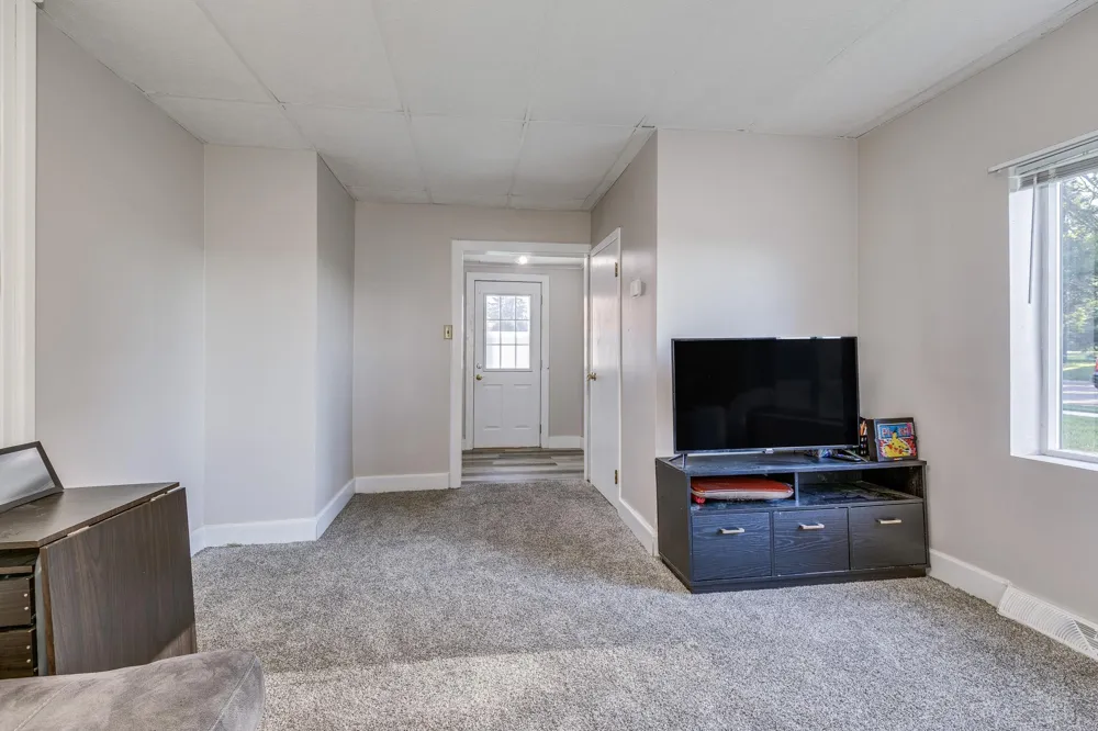 105 10th Street NW Plainview, MN 55964