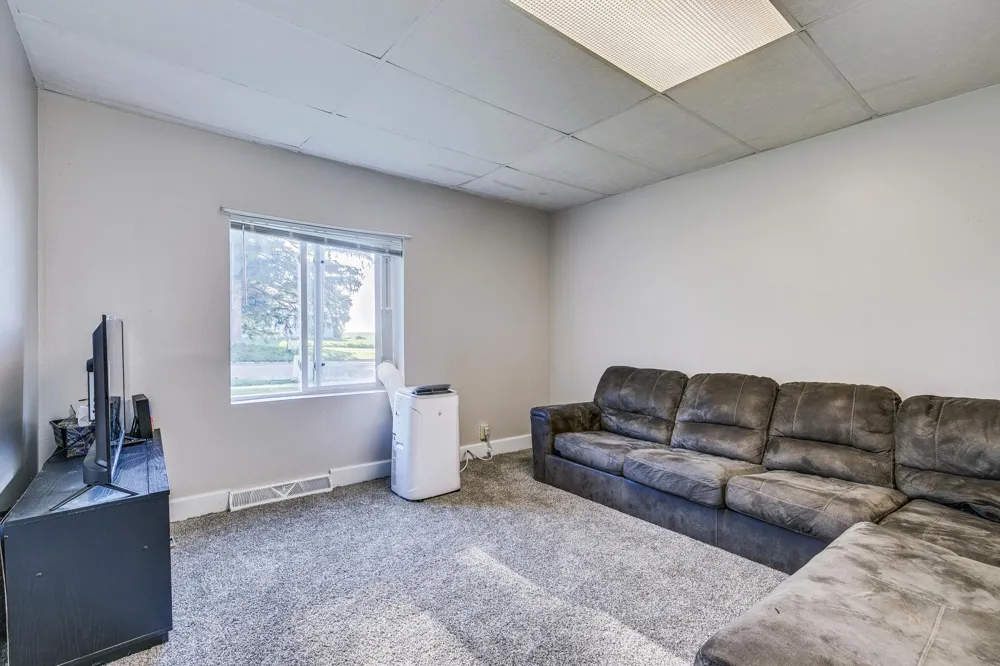 105 10th Street NW Plainview, MN 55964