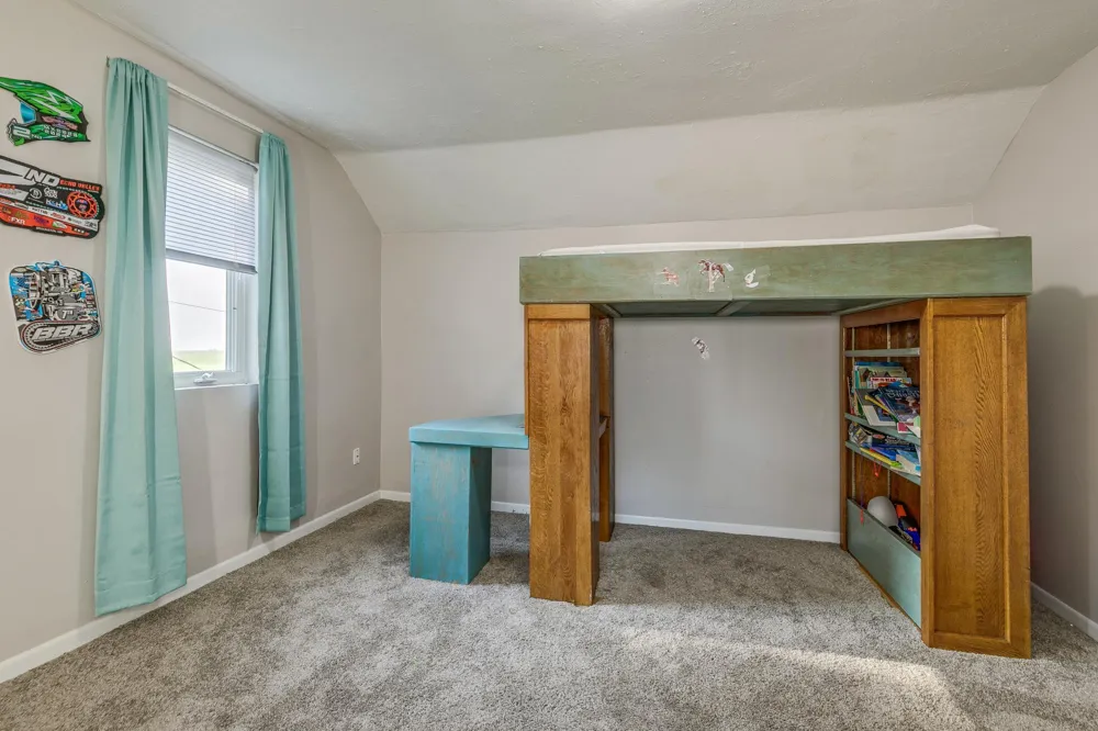 105 10th Street NW Plainview, MN 55964