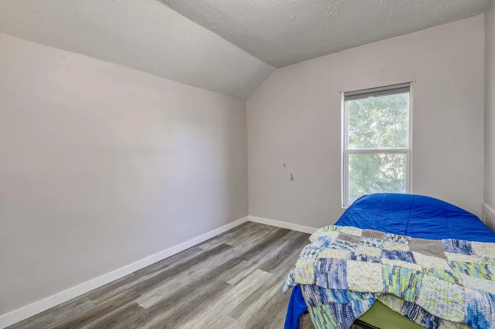 105 10th Street NW Plainview, MN 55964