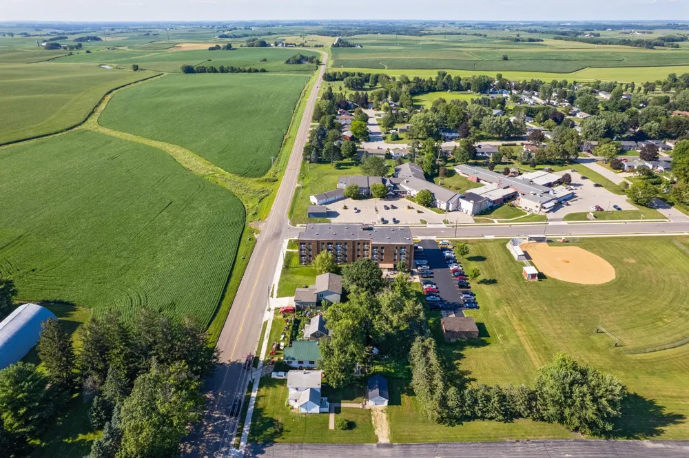 105 10th Street NW Plainview, MN 55964