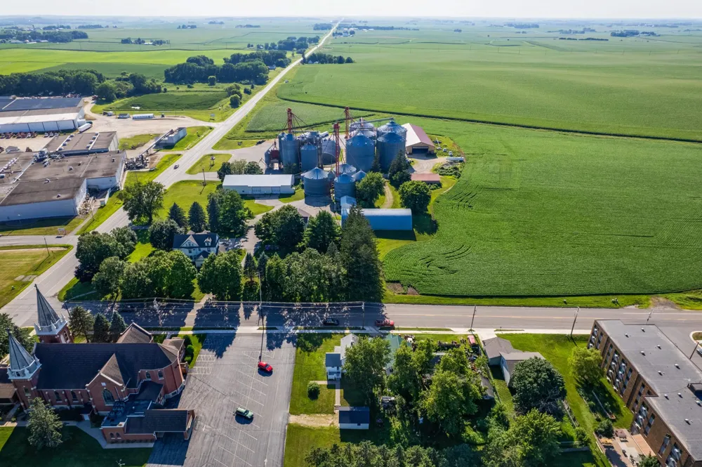 105 10th Street NW Plainview, MN 55964