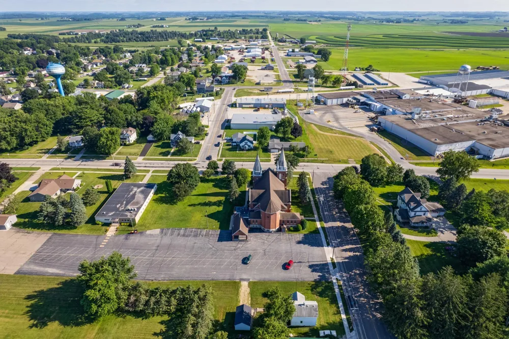 105 10th Street NW Plainview, MN 55964