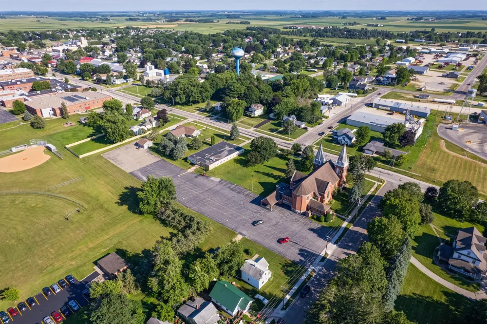 105 10th Street NW Plainview, MN 55964