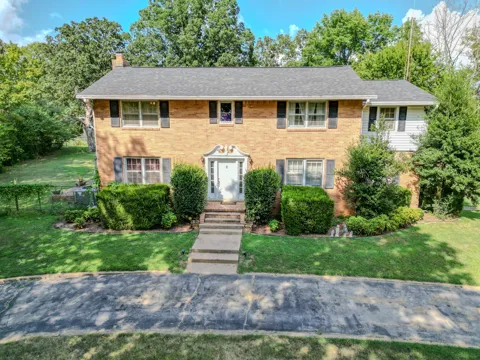 1219 Woodland Dr