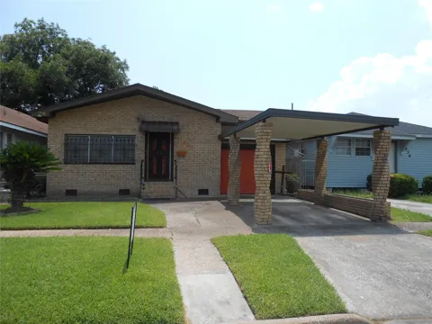 930 W 5th Street