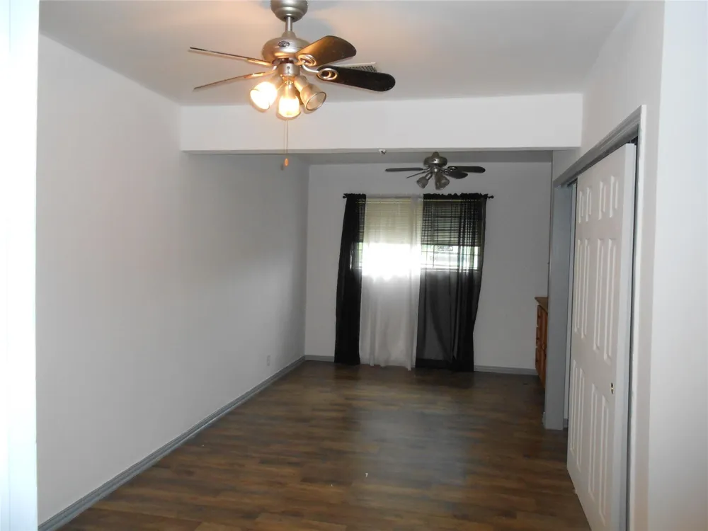 930 W 5th Street Port Arthur, TX 77640