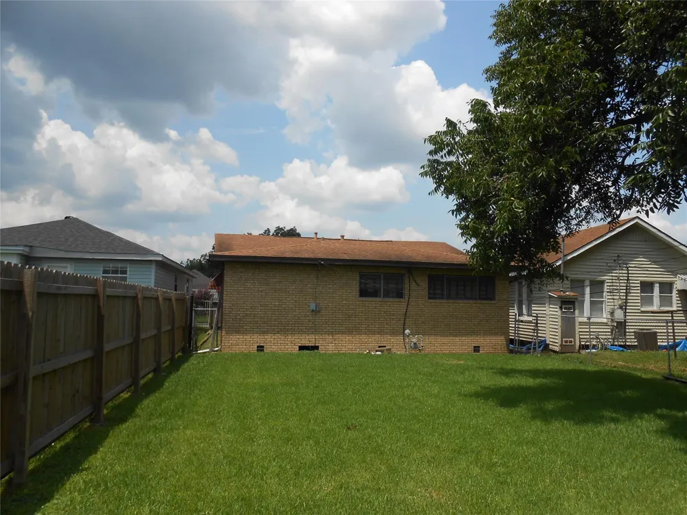 930 W 5th Street Port Arthur, TX 77640