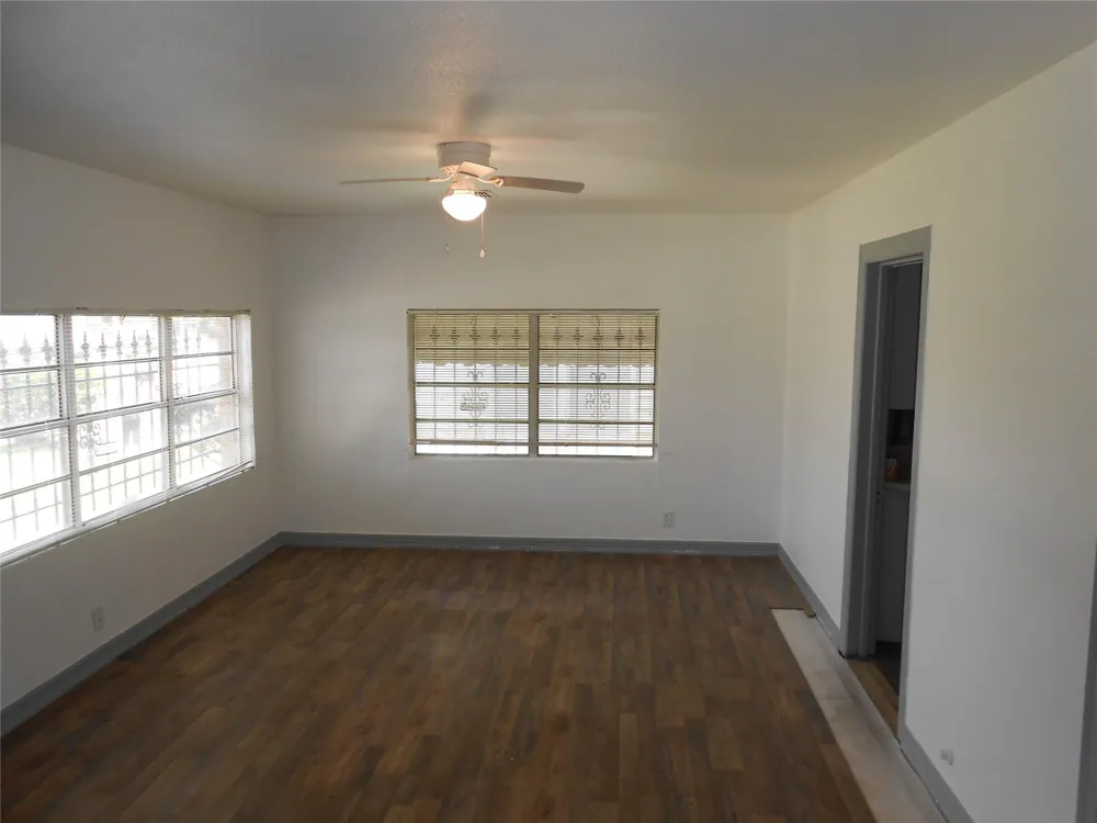 930 W 5th Street Port Arthur, TX 77640