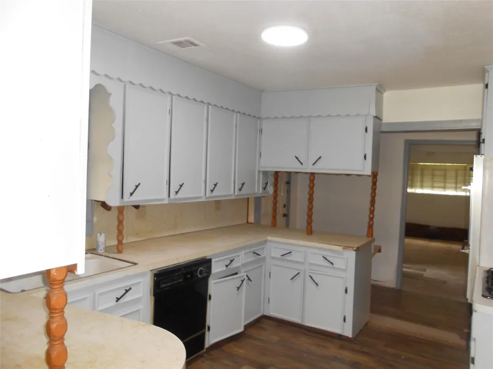 930 W 5th Street Port Arthur, TX 77640