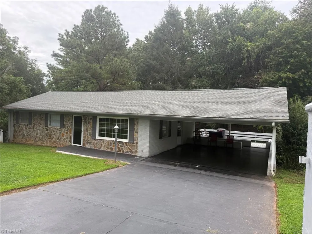 752 Osborne Sunset Drive North Wilkesboro, NC 28659