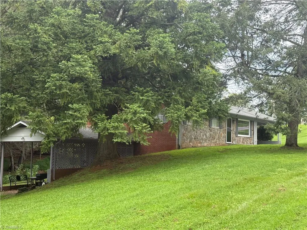 752 Osborne Sunset Drive North Wilkesboro, NC 28659