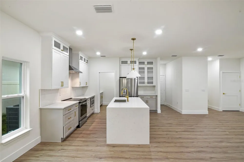 1030 WILKS AVENUE Orlando, FL 32809