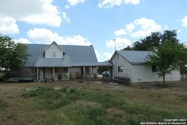 561 Hideaway Ln Pipe Creek, TX 78063
