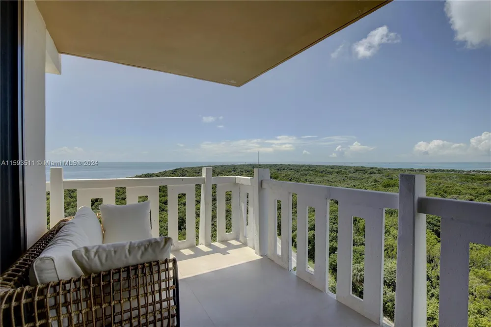 1121 Crandon Blvd #D1201 Key Biscayne, FL 33149