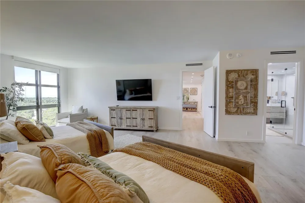 1121 Crandon Blvd #D1201 Key Biscayne, FL 33149