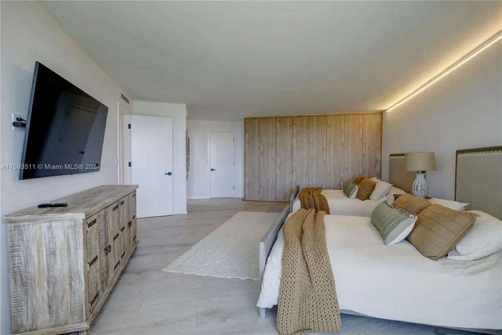 1121 Crandon Blvd #D1201 Key Biscayne, FL 33149