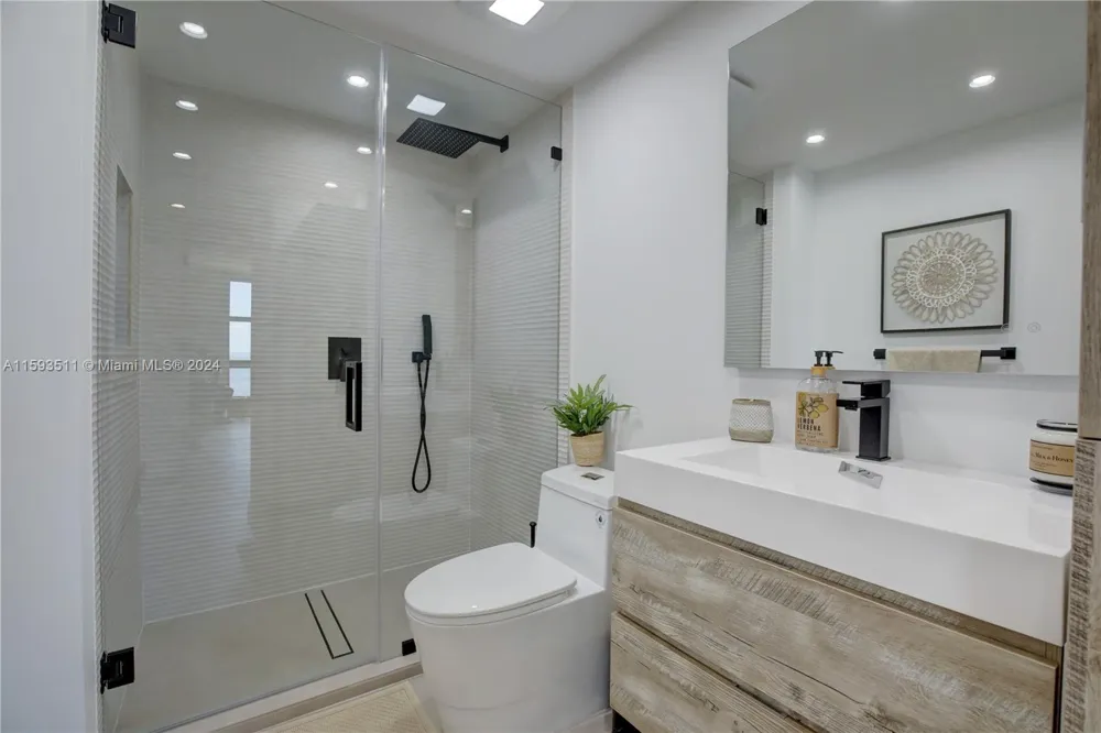 1121 Crandon Blvd #D1201 Key Biscayne, FL 33149