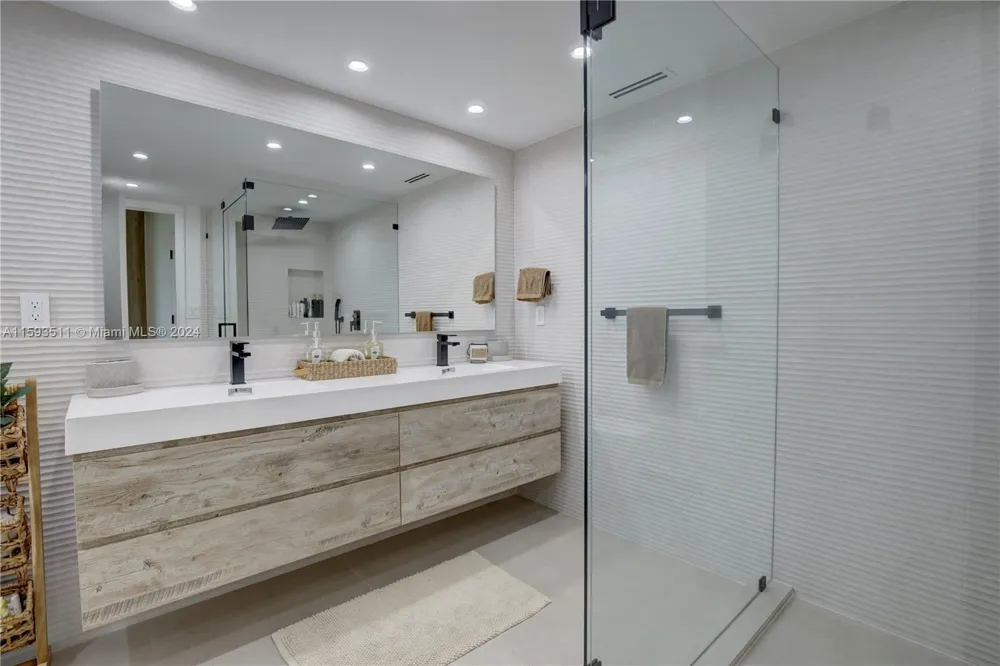 1121 Crandon Blvd #D1201 Key Biscayne, FL 33149