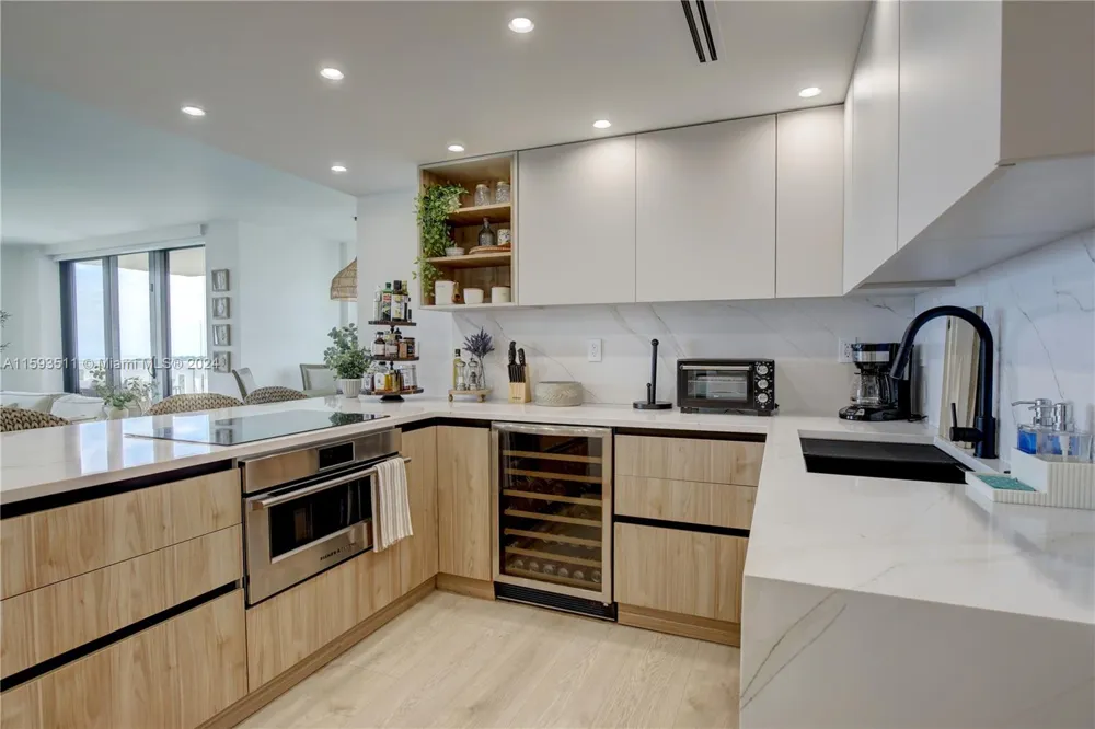 1121 Crandon Blvd #D1201 Key Biscayne, FL 33149