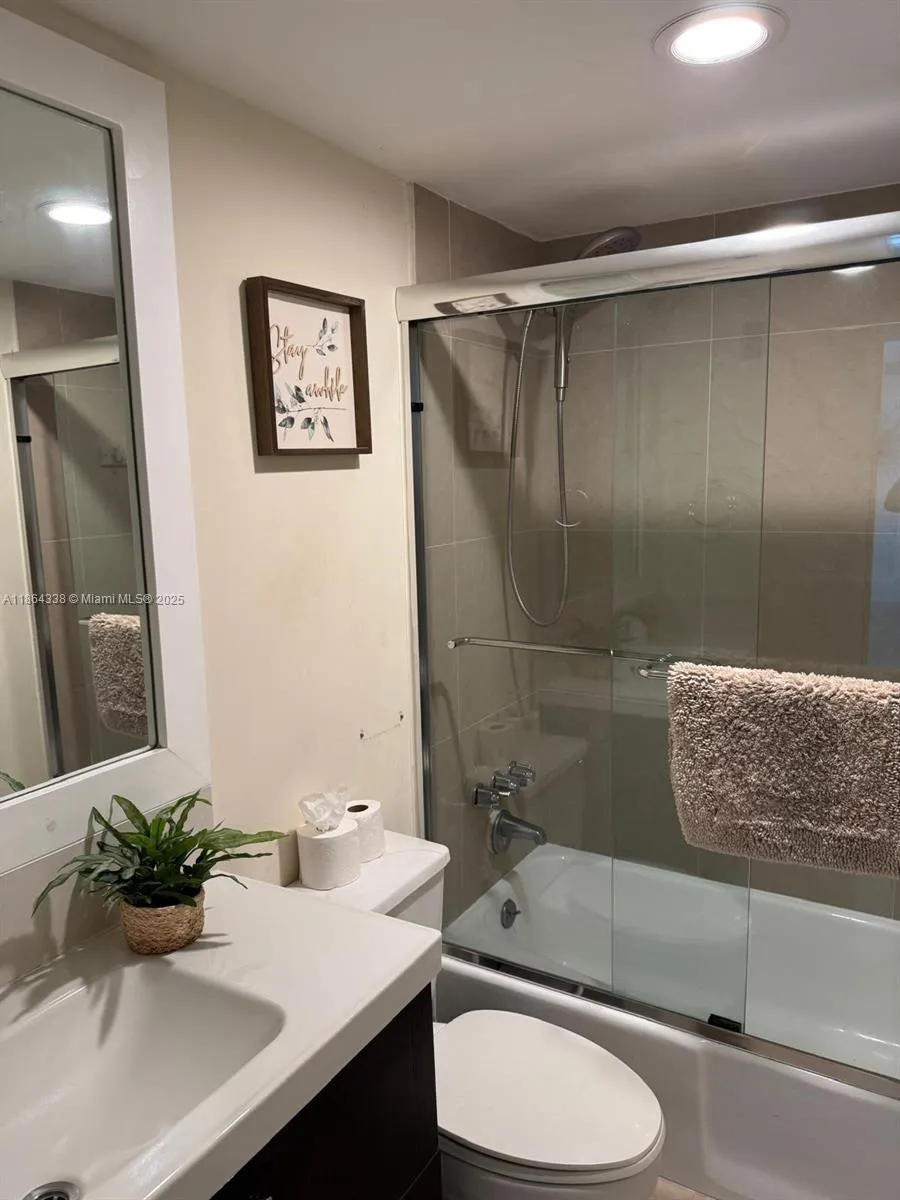 3801 S Ocean Dr #14V Hollywood, FL 33019