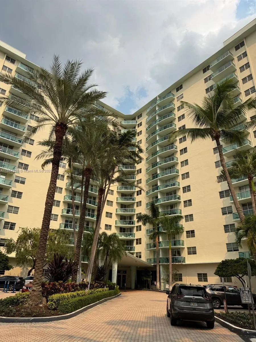 3801 S Ocean Dr #14V Hollywood, FL 33019