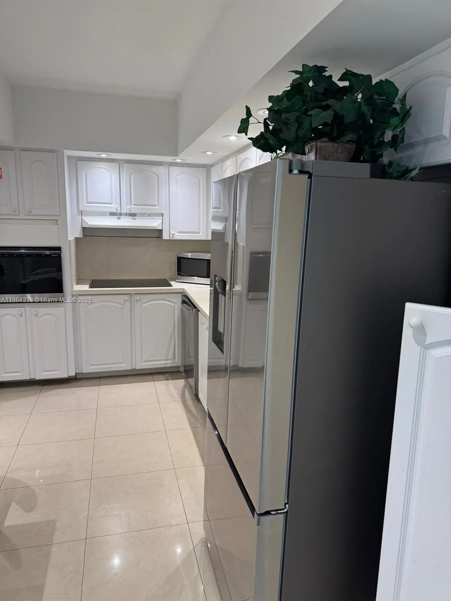 3801 S Ocean Dr #14V Hollywood, FL 33019