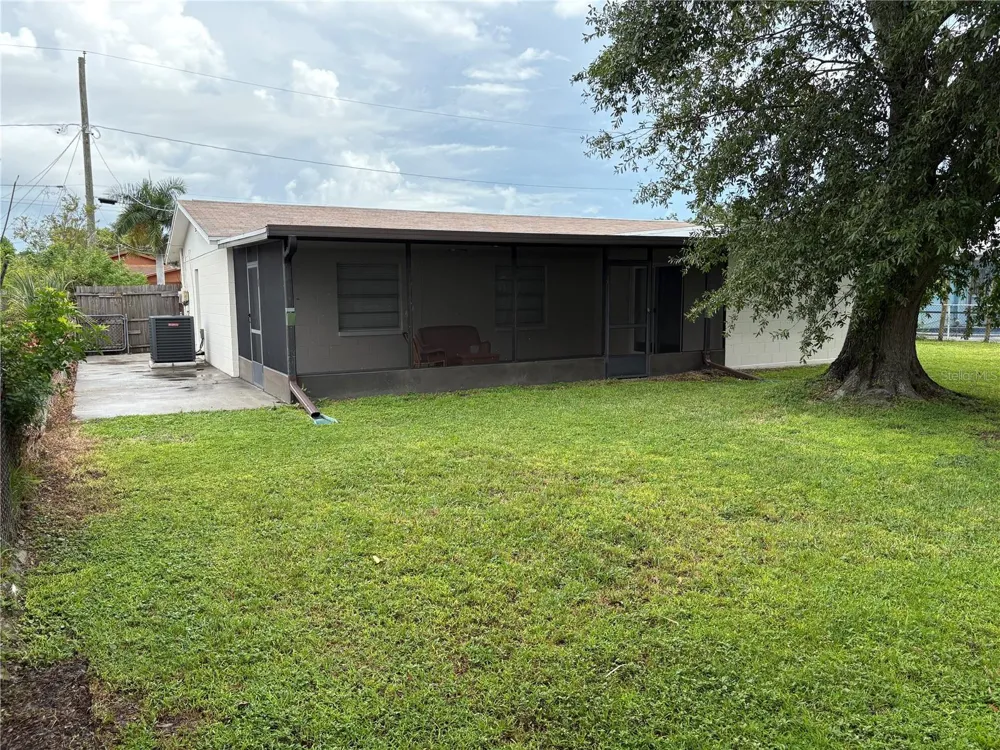 6418 W PARIS STREET Tampa, FL 33634